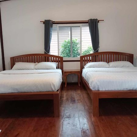 Koh Ngai Seafood Hotel Quarto foto