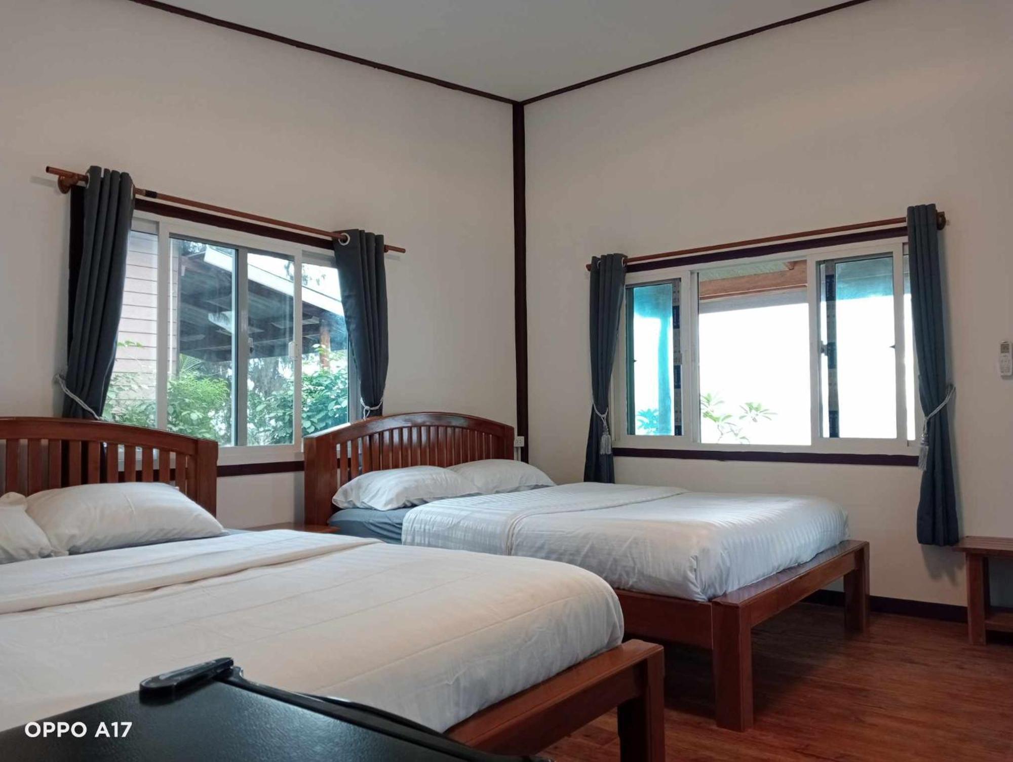 Koh Ngai Seafood Hotel Quarto foto